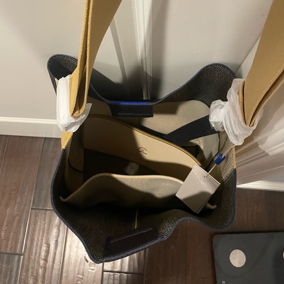 Rothy’s The Bucket Bag Ink and Ivory - Picture 3 of 4